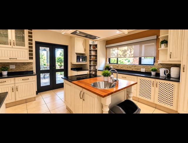 4 BEDROOM FREEHOLD FOR SALE IN SUNWARD PARK